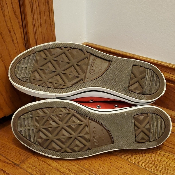 Converse Red and White High-Tops W 7 / M 5 - Picture 9 of 11